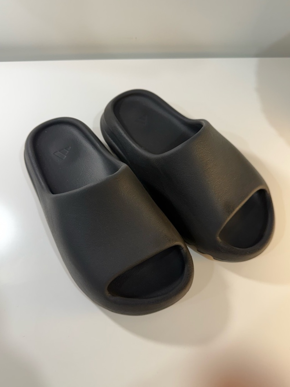 Adidas Yeezy Slide Onyx Women’s Size 5 US - Picture 2 of 16